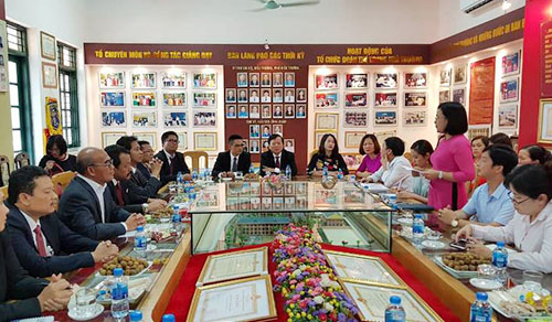 Đoàn đến thăm trường THPT Đa Phúc, huyện Sóc Sơn, Hà Nội